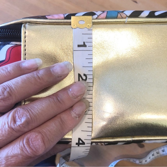 Betsy Johnson Makeup/Travel Bag, Popsicles, Size 9.5” X 7.5” X 3.5” - Picture 3 of 12